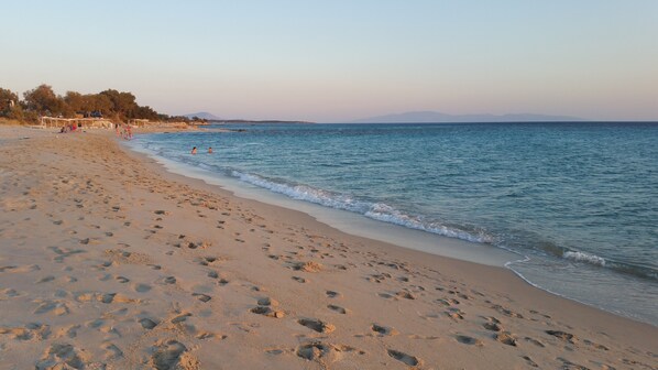 Una playa cerca, toallas de playa