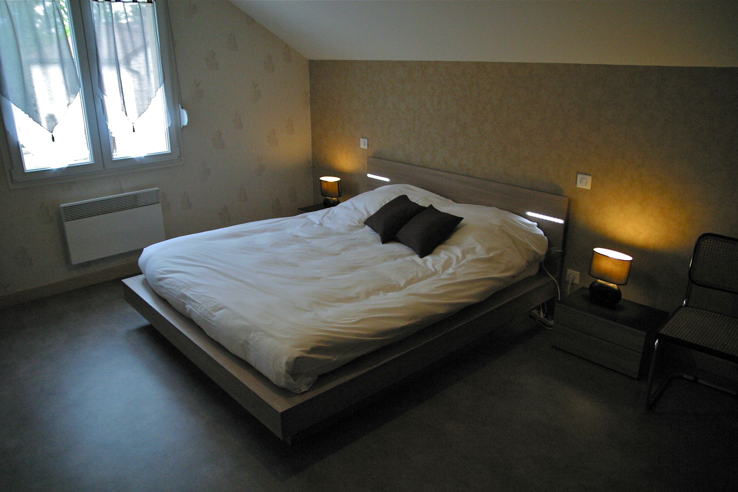 1 chambre, décoration personnalisée, ameublement personnalisé, bureau