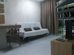 ファミリー デュープレックス | リビング エリア | スマートテレビ、Netflix