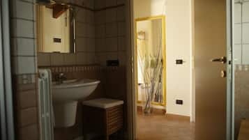Doppel- oder Zweibettzimmer, Gartenblick | Badezimmer