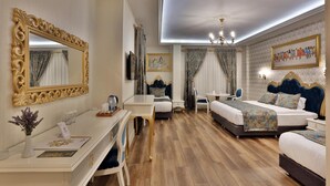 Minibar, sistema de insonorización y tabla de planchar con plancha 