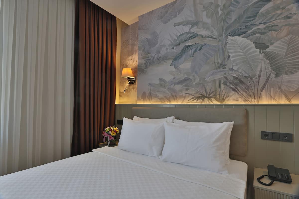 Superior Room, 1 Double Bed, Pool View | Minibar, soundproofing, iron/ironing board, WiFi (free)