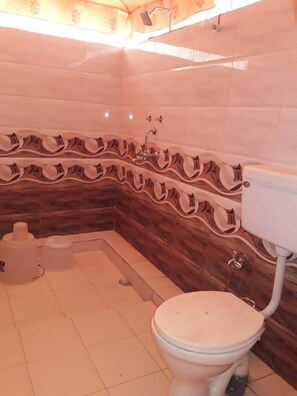 Swiss Non Ac Tent | Bathroom | Shower, free toiletries, towels