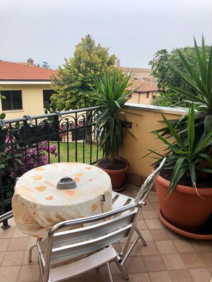 Suite, balcón | Minibar, sistema de insonorización, cunas (de pago) y wifi gratis