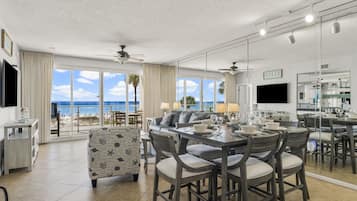 Condo, 2 Bedrooms, Beach View (102) | In-room dining