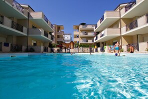 Piscine extérieure (ouverte en saison)