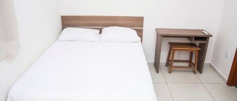 Triple Room | Desk, free WiFi, bed sheets