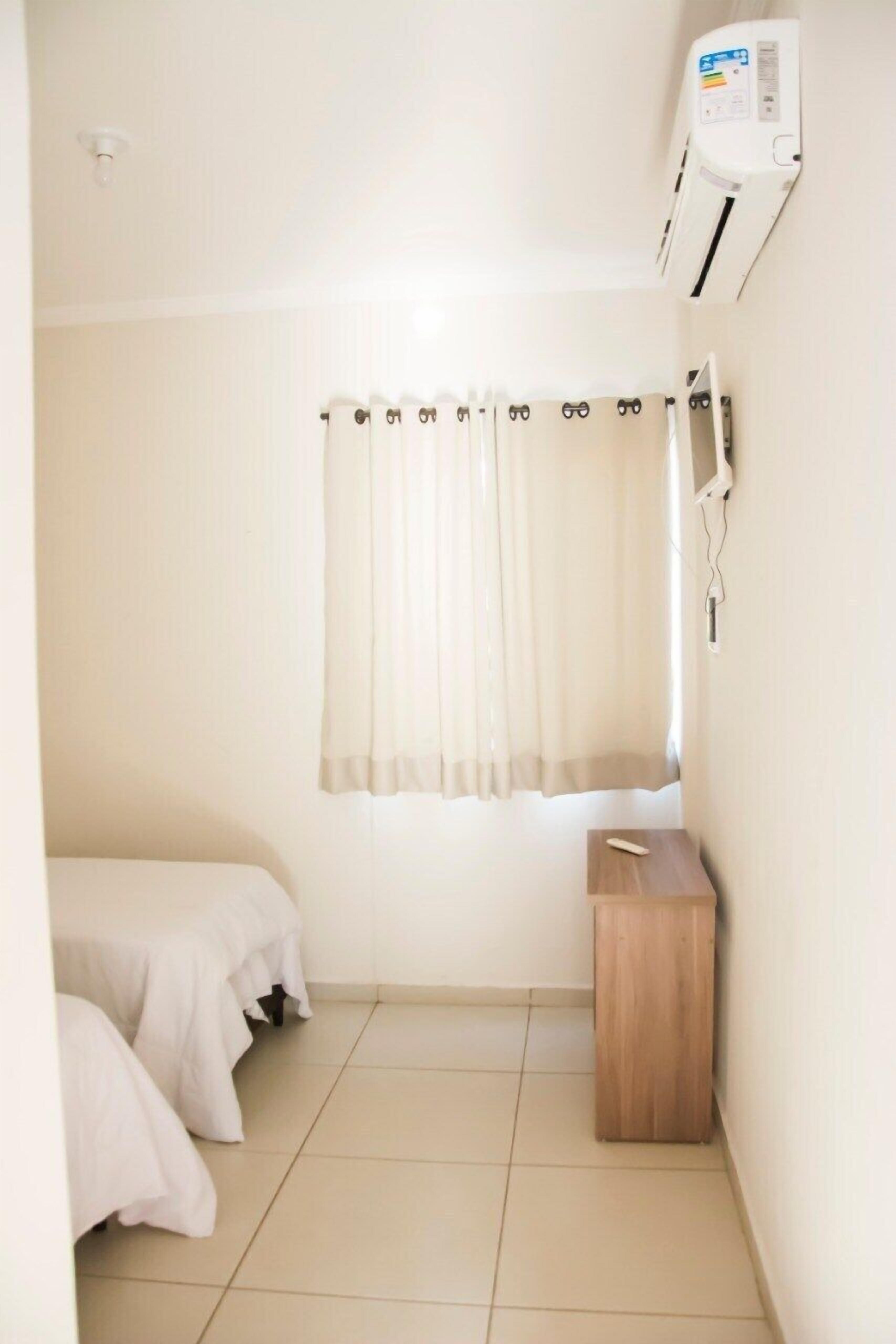 Standard Twin Room | Desk, free WiFi, bed sheets