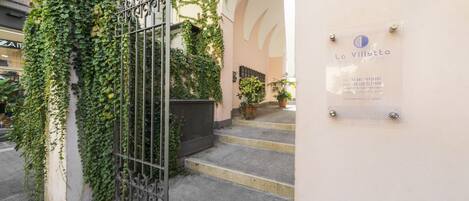 Overnatningsstedets indgangsparti