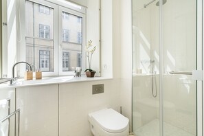 Superior-Apartment, 1 Schlafzimmer | Badezimmer | Dusche, Haartrockner, Handtücher, Seife