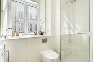 Superior Apartment, 1 Bedroom | Bathroom