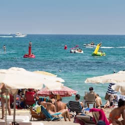 Beach nearby, 5 beach bars