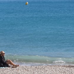Beach nearby, 5 beach bars