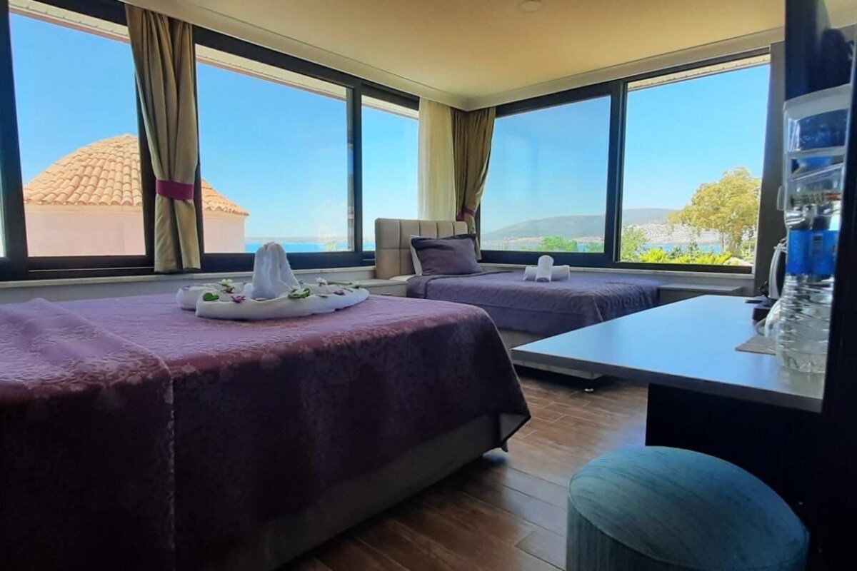 Standard Double or Twin Room, Sea View | In-room safe, desk, iron/ironing board (on request), WiFi (free)