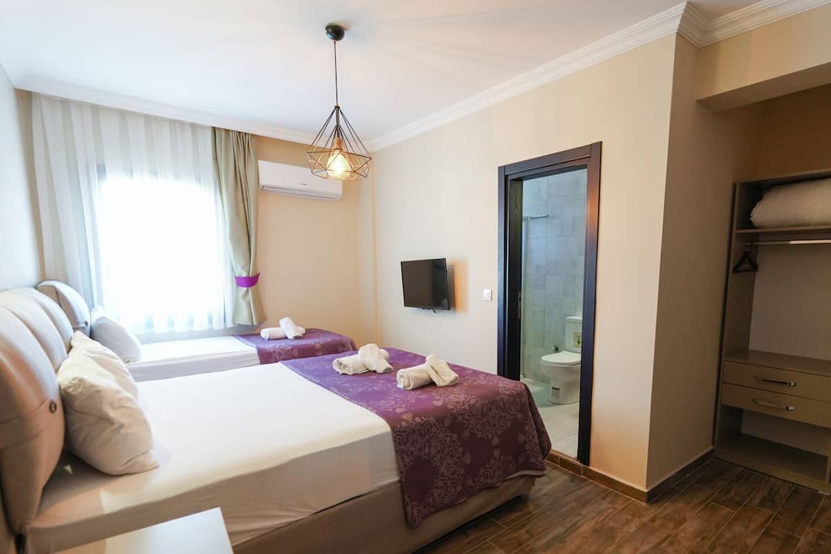 Standard Double Room | In-room safe, desk, iron/ironing board, free WiFi