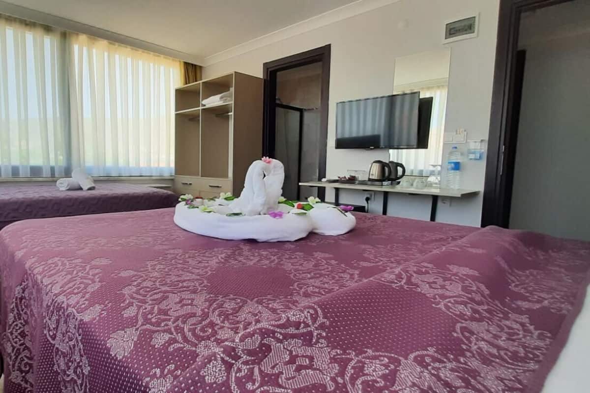 Standard Double Room, Sea View | In-room safe, desk, iron/ironing board, free WiFi
