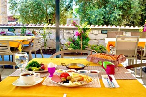 Desayuno buffet incluido todos los días 