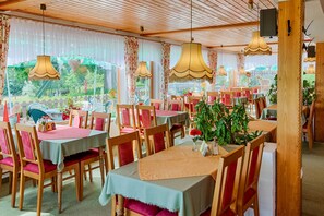 Free daily buffet breakfast  - Hotel & Café PANORAMA (Braunlage)