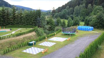 AuĂenpool, LiegestĂŒhle