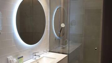 Basic-Zimmer | Badezimmer | Haartrockner, Bidet, Handtücher