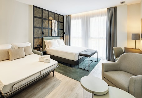 Superior Room | 1 bedroom, down comforters, minibar, in-room safe