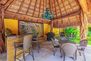 Outdoor dining - Private apartment in tropical oasis, close to town (Isla Mujeres)