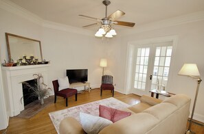 TV, fireplace, DVD player, books