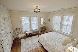 3 habitaciones, tabla de planchar con plancha, wifi y ropa de cama