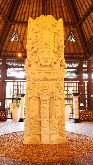 المنشأة من الداخل