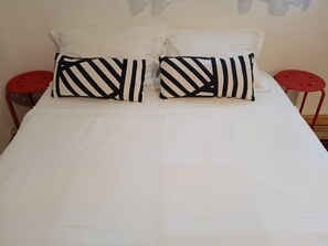 2 bedrooms, in-room safe, desk, iron/ironing board