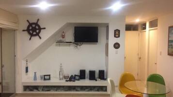 Basic Apartment | Living area | 42-inch LED TV with cable channels, TV, Netflix