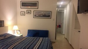 Basic Apartment | Down comforters, memory foam beds, WiFi (free) - Berlin (Tacna)