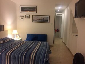 베이직 아파트 | 오리/거위털 이불, 메모리폼 침대, 무료 WiFi