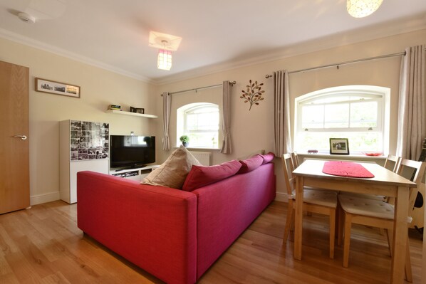 Apartment | Living area | Flat-screen TV