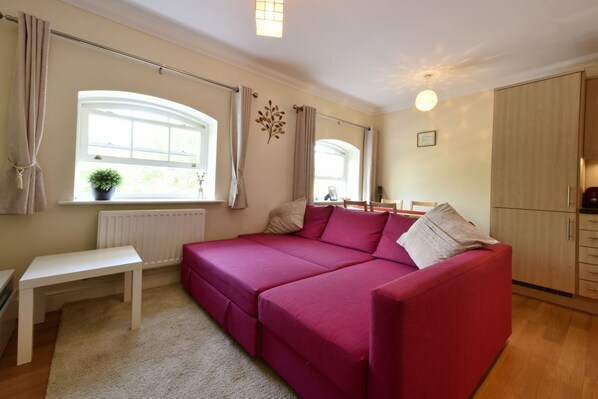 Apartment | Living area | Flat-screen TV - Nunnery Fields (Canterbury)