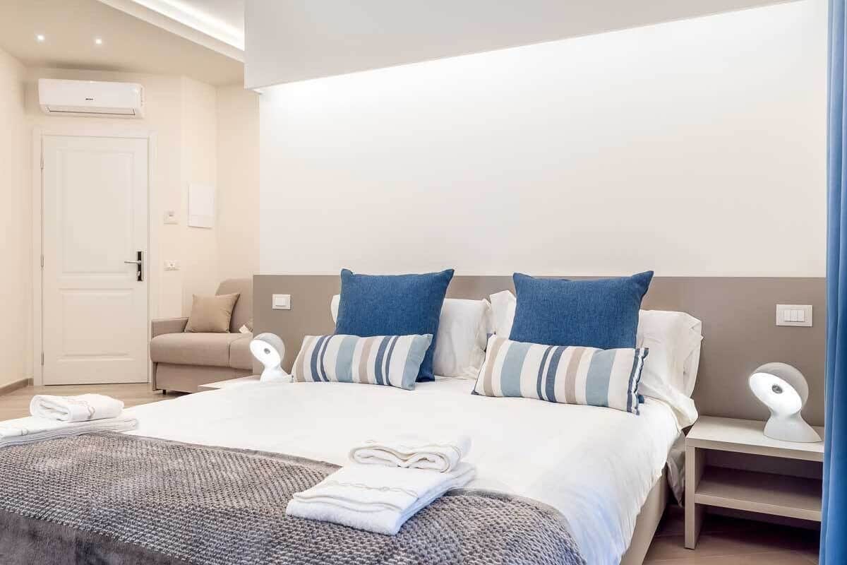 Chambre Double Deluxe, 1 grand lit et 1 canapé-lit | Minibar, coffres-forts dans les chambres, bureau, chambres insonorisées