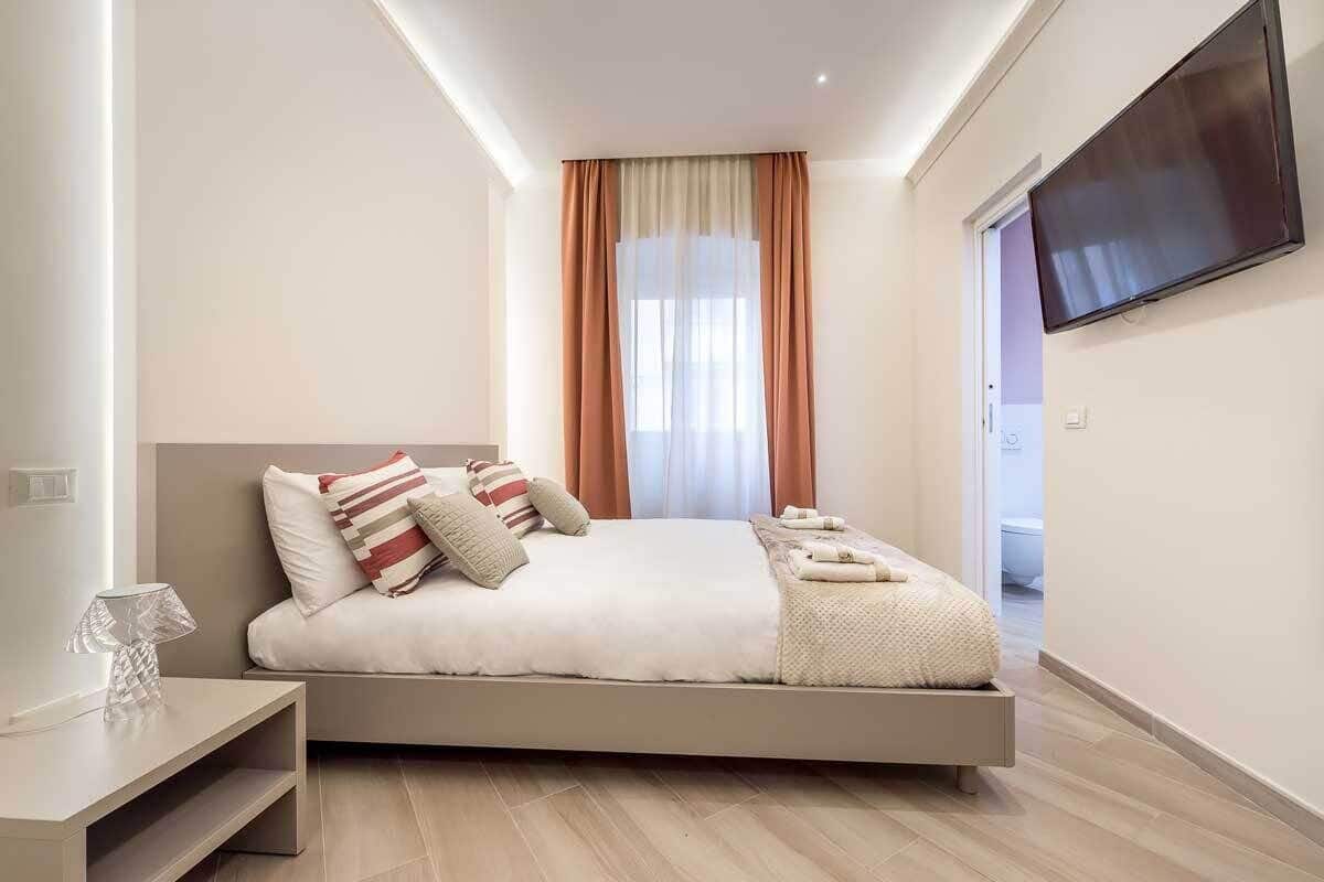 Chambre Double, salle de bains privée | Minibar, coffres-forts dans les chambres, bureau, chambres insonorisées