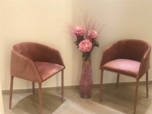 Coin salon dans le hall