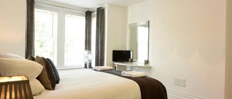 Iron/ironing board, free WiFi, bed sheets