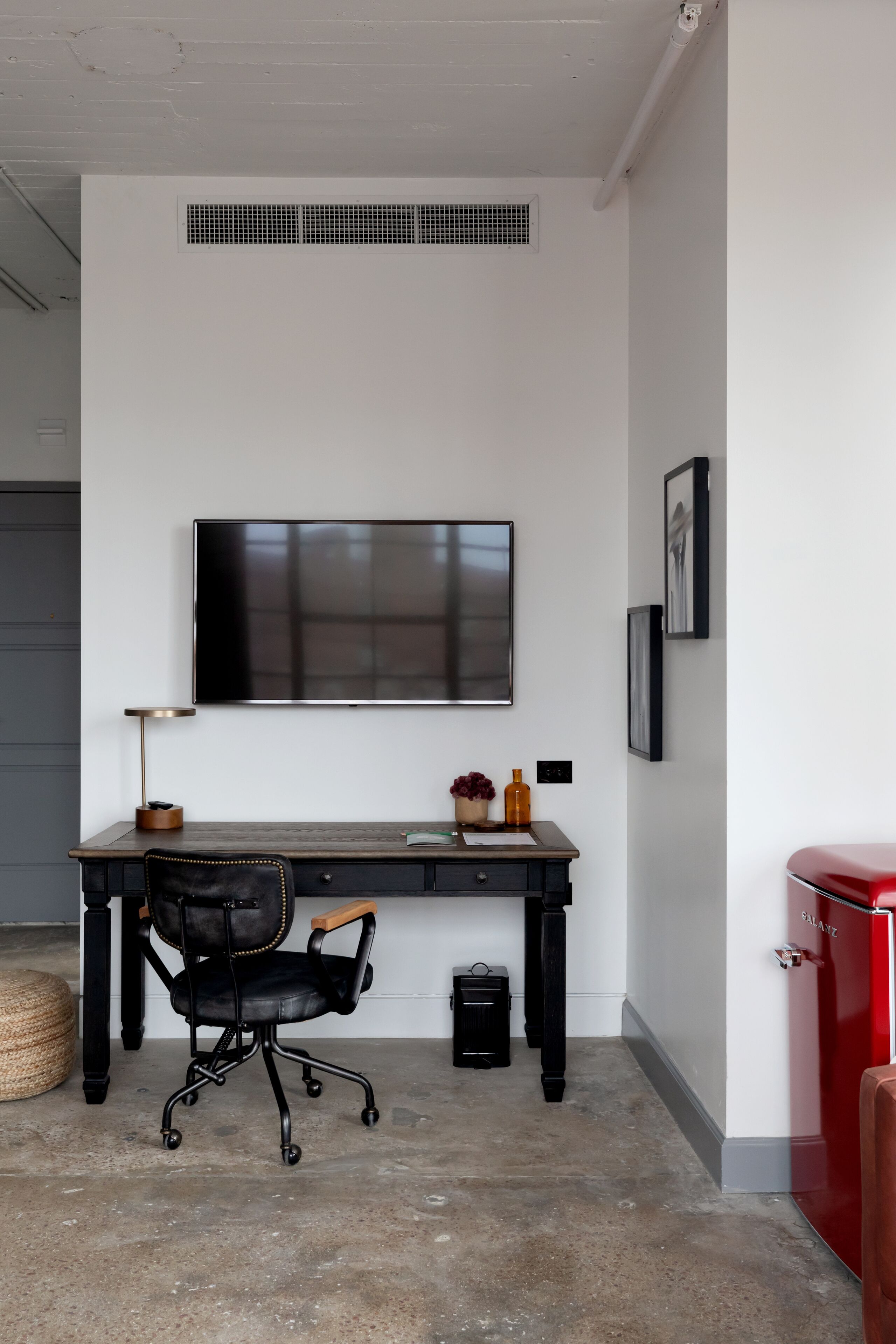 superior room, 1 king bed (bigger studio room) | egyptian cotton sheets, premium bedding, pillow-top beds, minibar