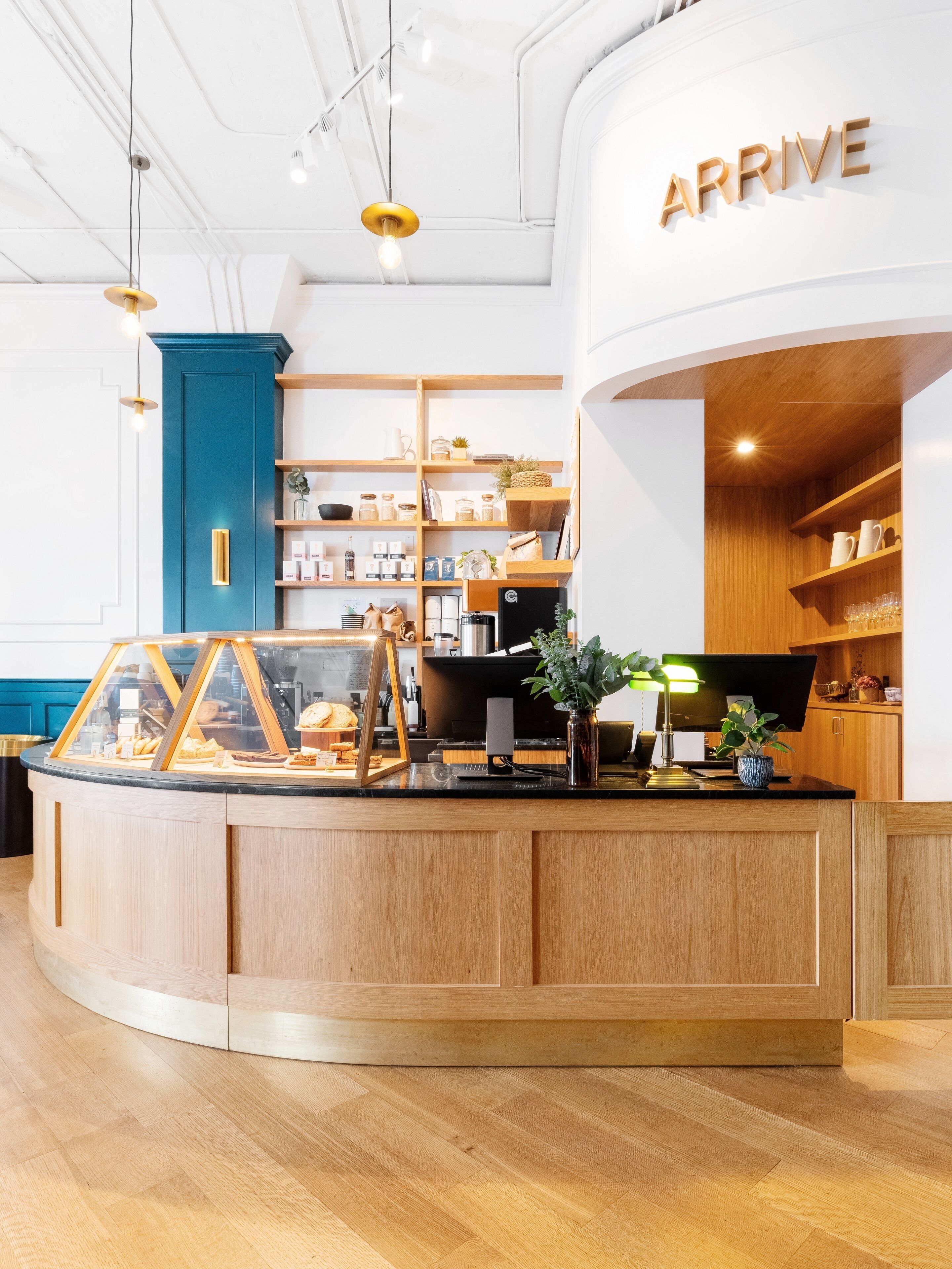 breakfast, lunch and brunch served