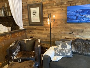 Interior - Romantic Downtown Telluride Studio Loft, Mountain Rustic Decor (Telluride)