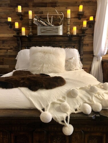 Romantic Downtown Telluride Studio Loft, Mountain Rustic Decor