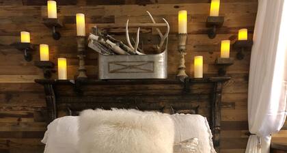 Romantic Downtown Telluride Studio Loft, Mountain Rustic Decor