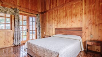 3 bedrooms, Egyptian cotton sheets, premium bedding, down duvets