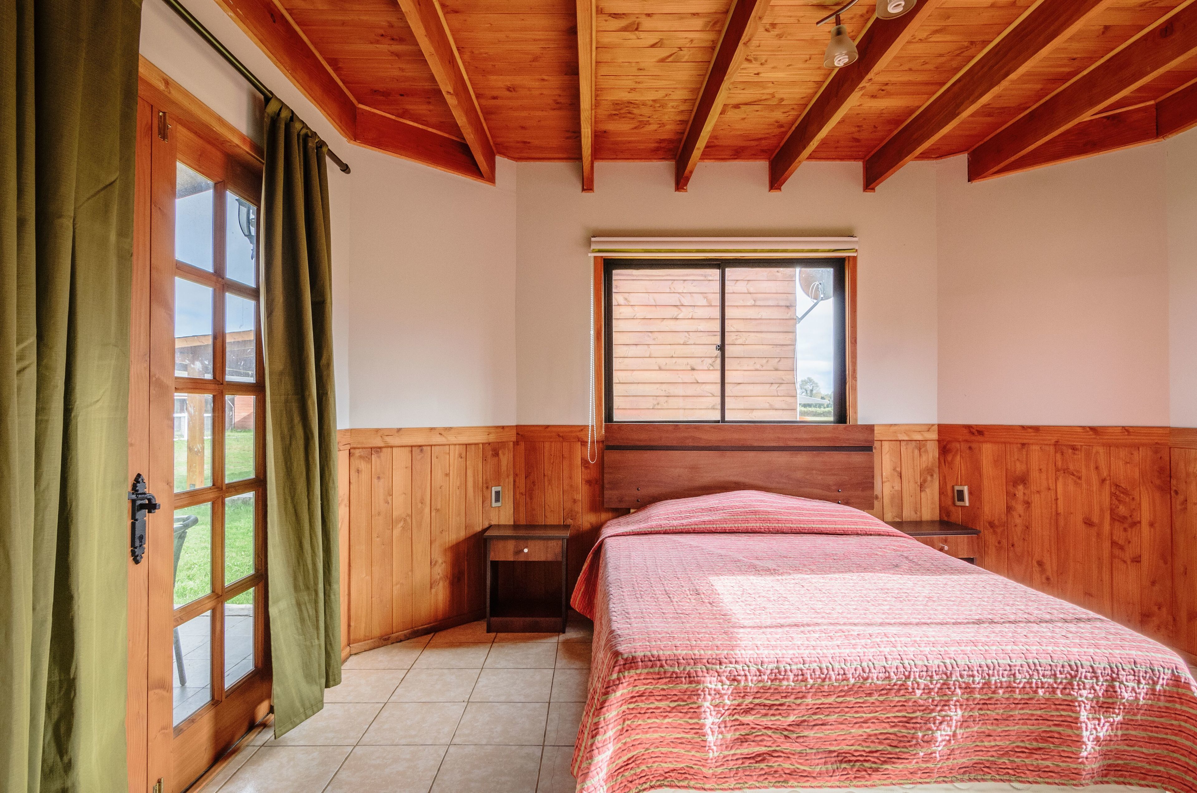 Family Cottage, Mountain View | Egyptian cotton sheets, premium bedding, down comforters