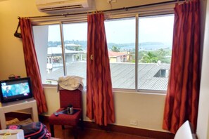 Standardrum | Sängtillbehör av högsta kvalitet, skrivbord och arbetsyta för laptop