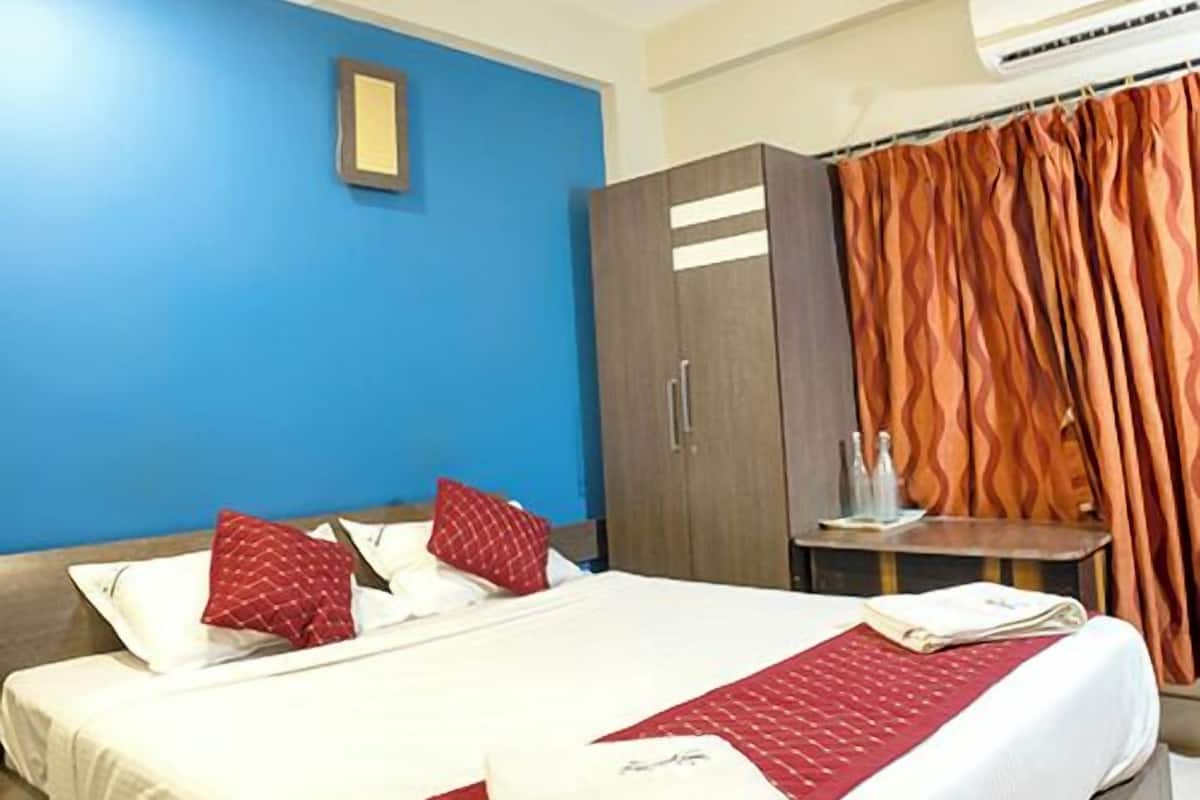 Deluxe Executive | 1 bedroom, premium bedding, desk, laptop workspace