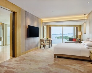 Deluxe-huone, 1 suuri parisänky, valtamerinäköala | Allergiatestatut vuodevaatteet, untuvapeitot, minibaari