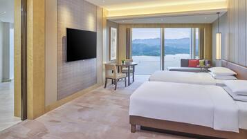 1 dormitorio, ropa de cama hipoalergénica, edredones de plumas y minibar